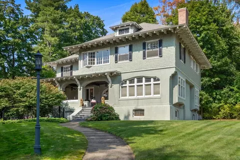2 Regent St, Worcester, MA 01609