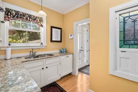2 Regent St, Worcester, MA 01609 photo 11
