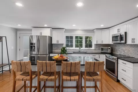6 Laurel Ln, Walpole, MA 02081 photo 3