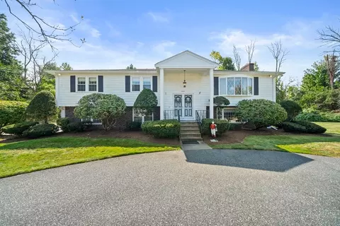 11 Perry Dr, Westwood, MA 02090