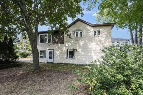 4 Hartford Ave S, Upton, MA 01568