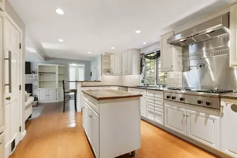 1 Macarthur Rd, Franklin, MA 02038 photo 4