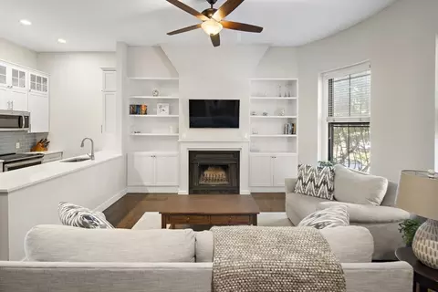 14 Concord Sq #2, Boston, MA 02118