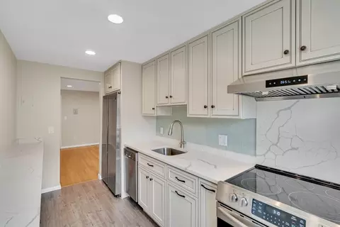 8 Colonial Village Dr #9, Arlington, MA 02474
