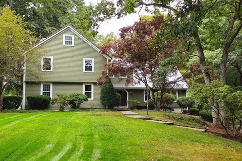 21 Overlook Dr, Tewksbury, MA 01876