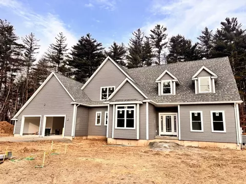 8 Colony Dr, Hadley, MA 01035