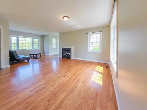 Living - 408 Roosevelt Ave, Springfield, MA 01118 photo 3 of 6