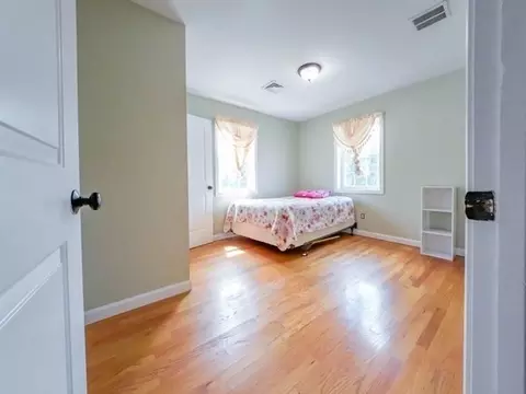 Bedroom - 408 Roosevelt Ave, Springfield, MA 01118 photo 5 of 6