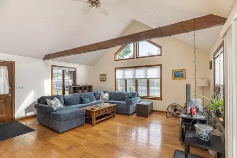8 Chipman Rd, Beverly, MA 01915 photo 2