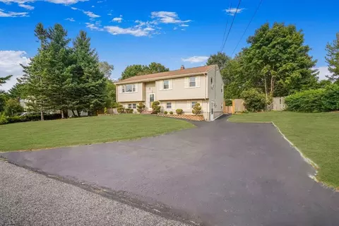 98 Ruth Ellen Rd, Raynham, MA 02767