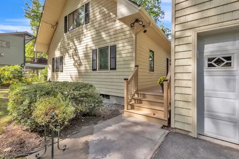 28 Shoreline Dr, Ware, MA 01082 photo 2