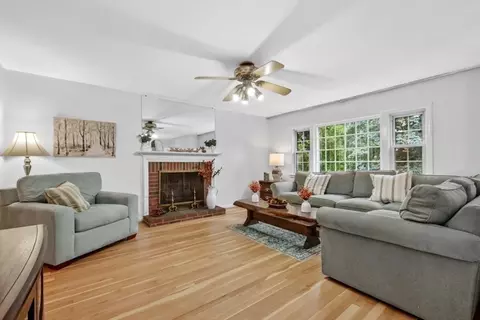 12 Wildwood Ln, Waltham, MA 02451