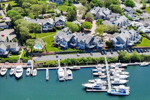 26 Gang Way #26, Falmouth, MA 02540