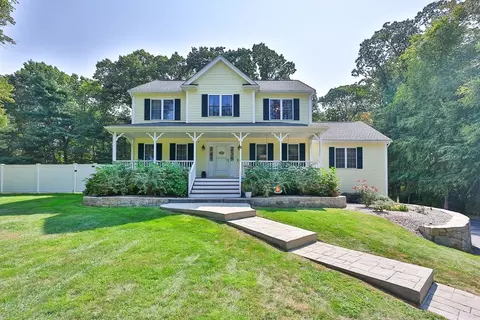 2 Gail Dr, Bellingham, MA 02019