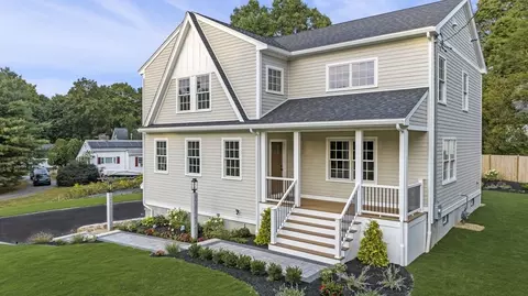 97 Main St, Topsfield, MA 01983
