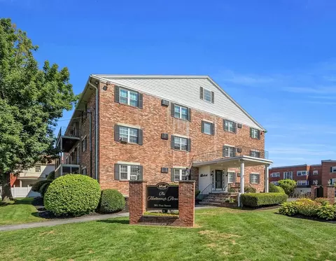 305 Pine St #6, Lowell, MA 01851