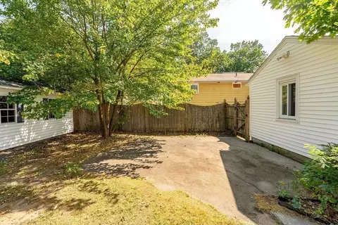 29 Davis St, Springfield, MA 01104 photo 8
