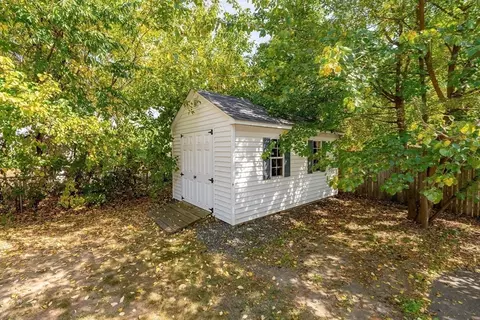 29 Davis St, Springfield, MA 01104 photo 9