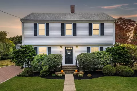 38 Old Salem Rd, Marblehead, MA 01945