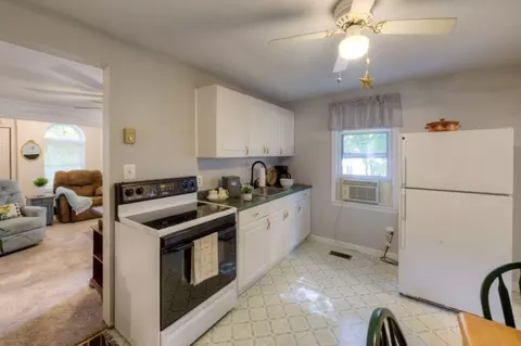 10 Kenmore St # A, Worcester, MA 01606 photo 5