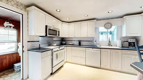 35 Plummer Ave, Winthrop, MA 02152 photo 12