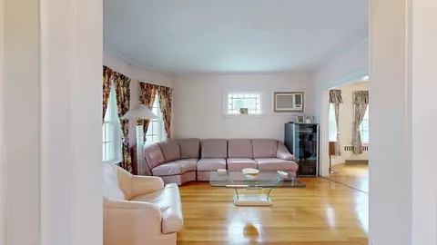 35 Plummer Ave, Winthrop, MA 02152 photo 4