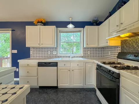 114 Smithies St, Fall River, MA 02723 photo 9