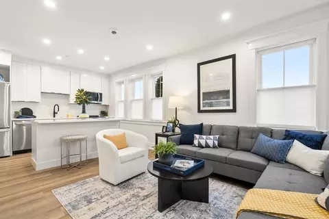 4459 Washington St #8, Boston, MA 02131