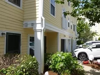 111 Gazebo Cir #111, Reading, MA 01867