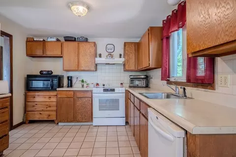 96 B St, Dracut, MA 01826 photo 10