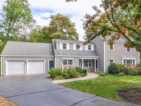 16 Dennis Cir, Northborough, MA 01532