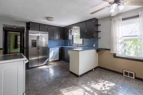 19 Redden St, Springfield, MA 01119 photo 7