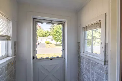 19 Redden St, Springfield, MA 01119 photo 12