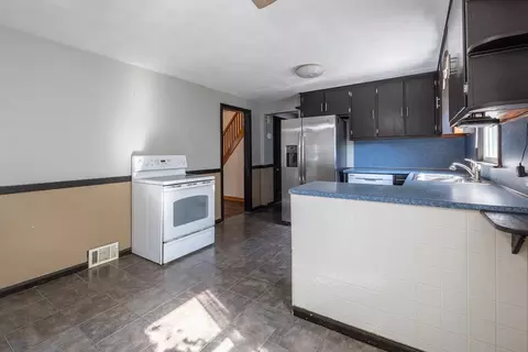 19 Redden St, Springfield, MA 01119 photo 6