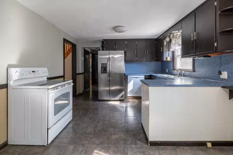 19 Redden St, Springfield, MA 01119 photo 5