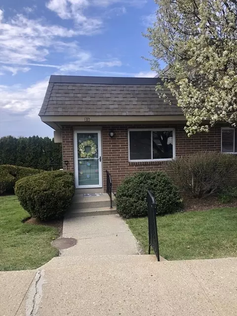 25 Walcott Vly #25, Hopkinton, MA 01748