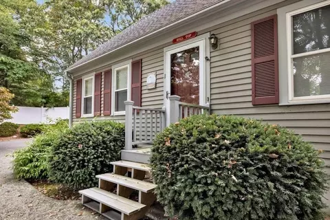 1 Huron Ave, Mashpee, MA 02649