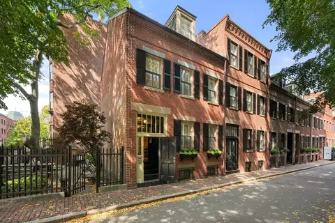 15 Taylor St, Boston, MA 02118