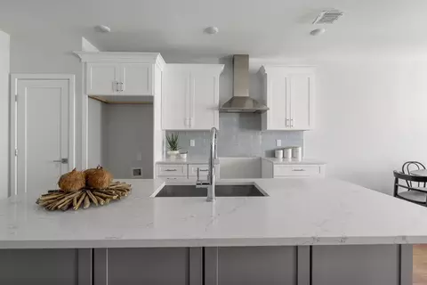 267 Old Colony #301, Boston, MA 02127