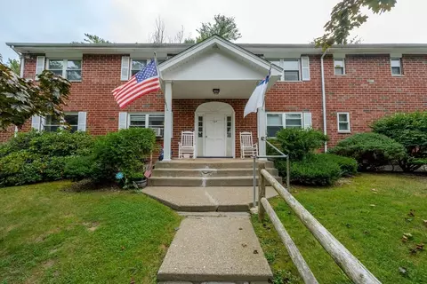 107 Litchfield Pines Dr # A, Leominster, MA 01453
