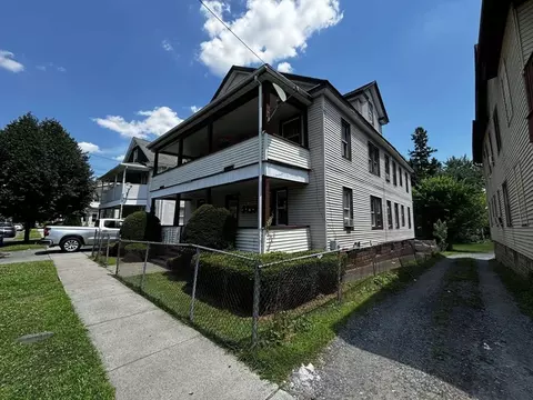 61 Hill St, West Springfield, MA 01089