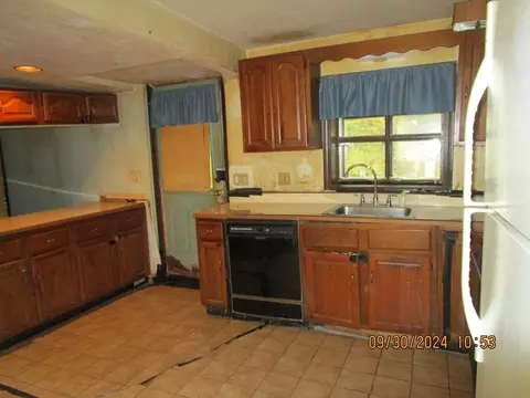 26 Hall Rd, Webster, MA 01570 photo 6