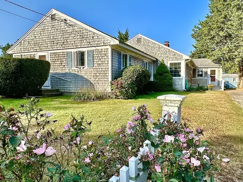 297 Walker St, Falmouth, MA 02540
