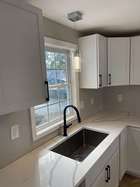 5 Olney Ave, Springfield, MA 01119 photo 9