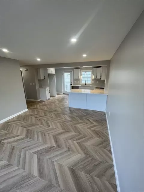 5 Olney Ave, Springfield, MA 01119 photo 5