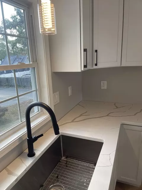 5 Olney Ave, Springfield, MA 01119 photo 8