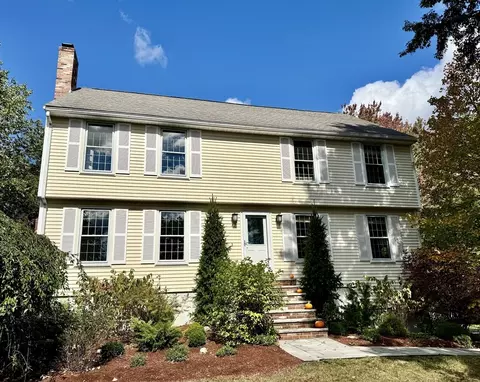 42 Crossbow Ln, North Andover, MA 01845