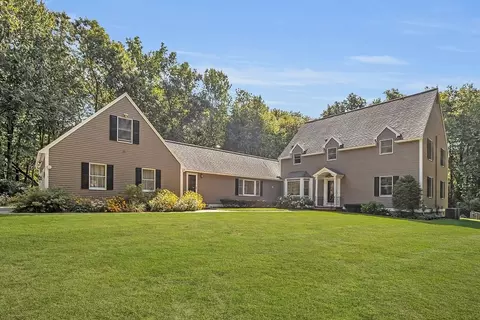 3 Hawthorne Ln, Chelmsford, MA 01824