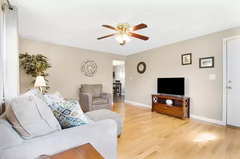 92 Agnes St, Springfield, MA 01108 photo 6