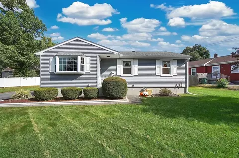 92 Agnes St, Springfield, MA 01108